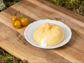 Буррата копчёная: наша новая разновидность знаменитого итальянского сыра буррата порадует гурманов. 